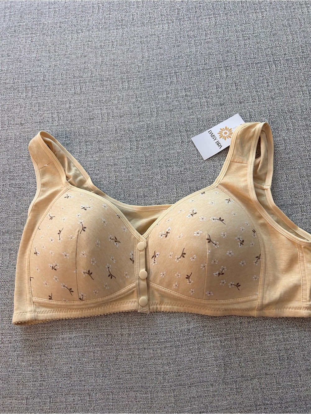 NWT Daisy Women's Front-Closure Soft Cotton Bra in Light Beige Floral. Size 4XL